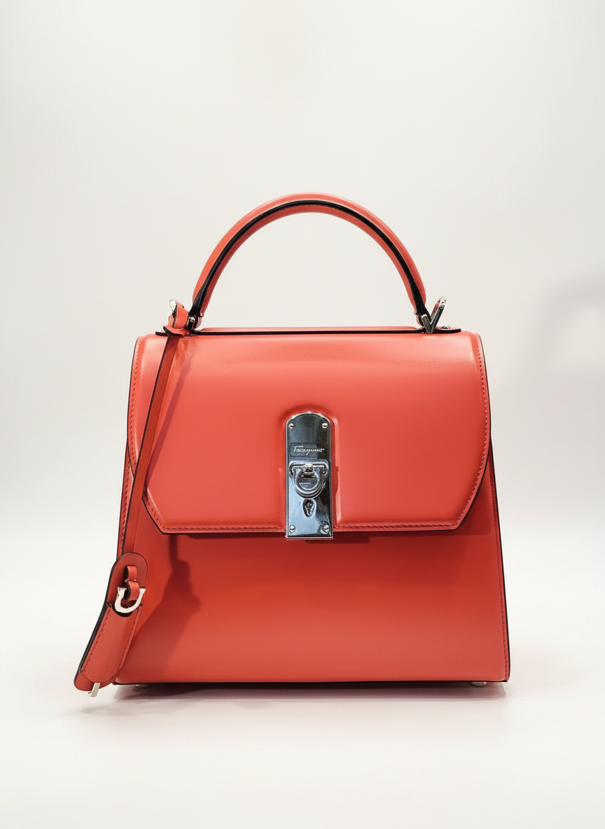 Handbag composited into Seamless White